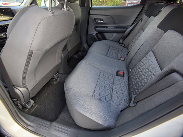 Vehicle image 10 of 27