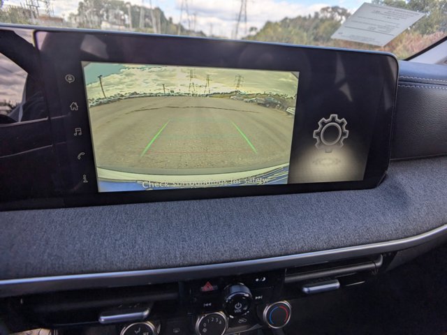 Vehicle image 14 of 27