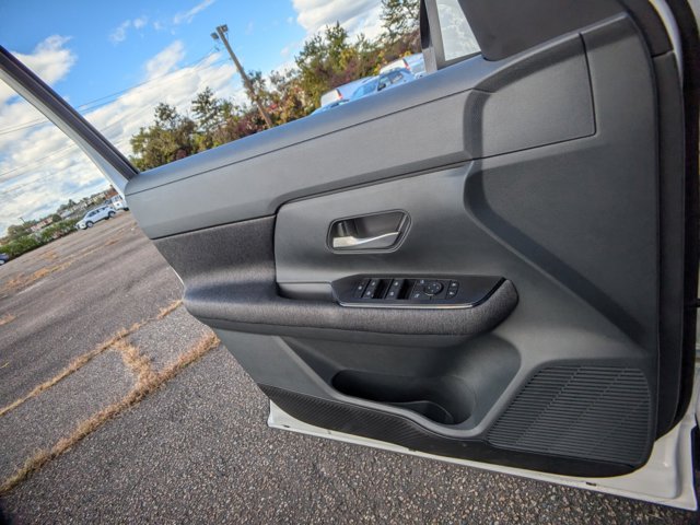 Vehicle image 18 of 27