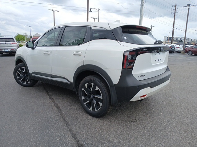 Vehicle image 8 of 69