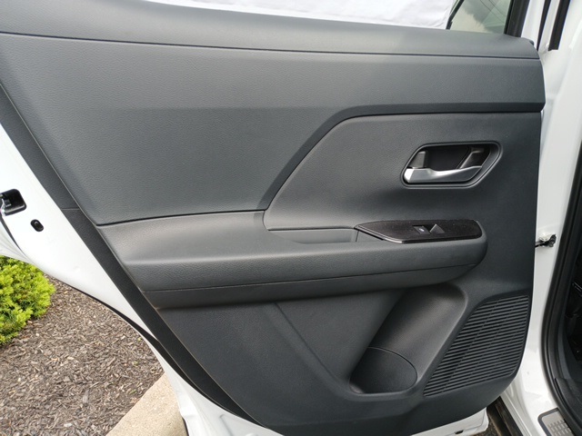 Vehicle image 30 of 69