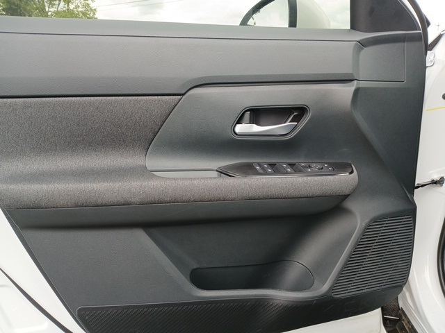 Vehicle image 27 of 69