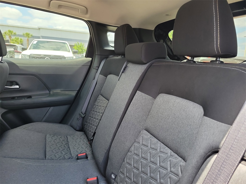 Vehicle image 6 of 10