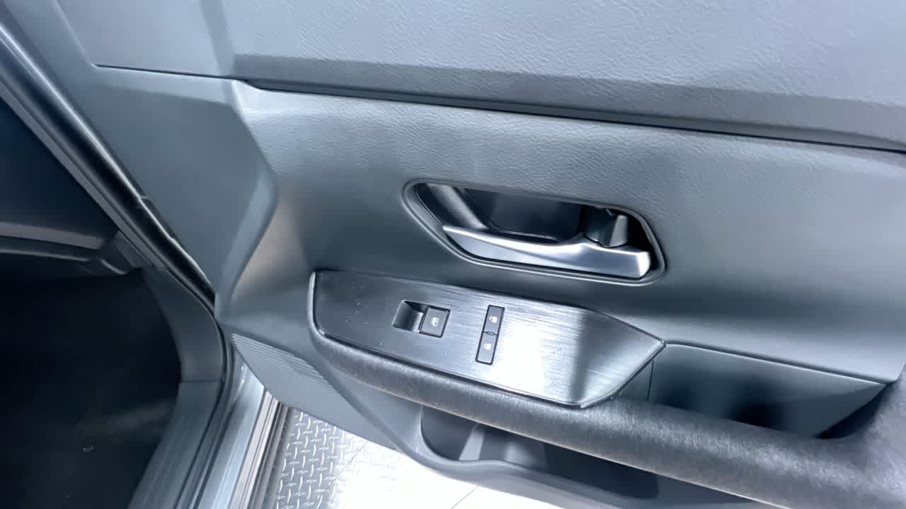Vehicle image 34 of 41