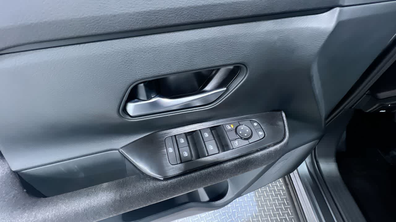 Vehicle image 11 of 41