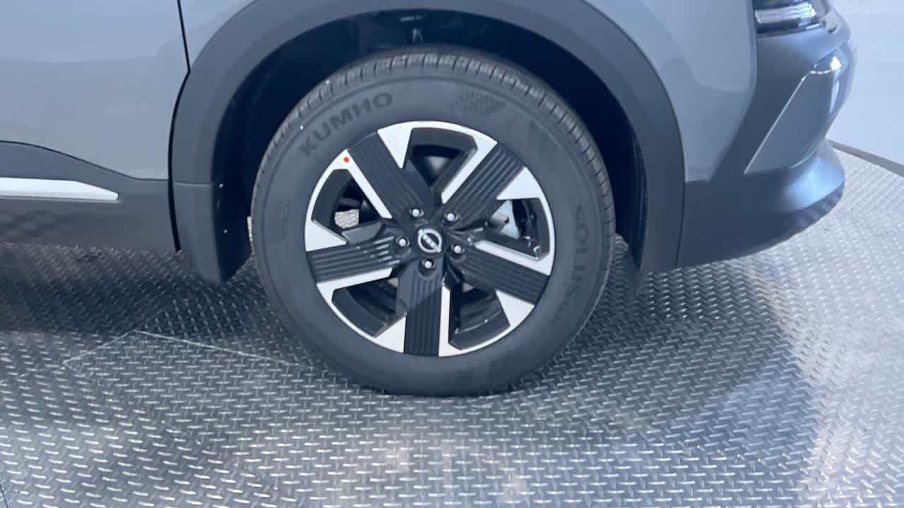Vehicle image 9 of 41
