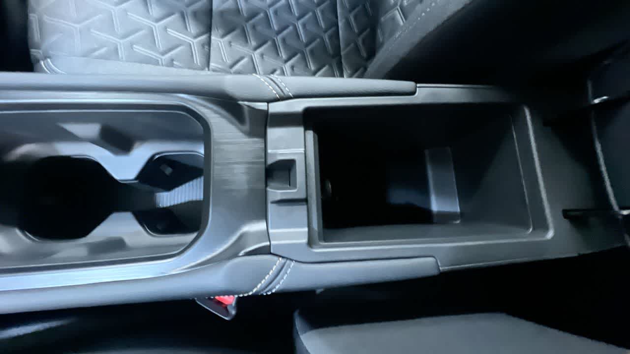 Vehicle image 27 of 41