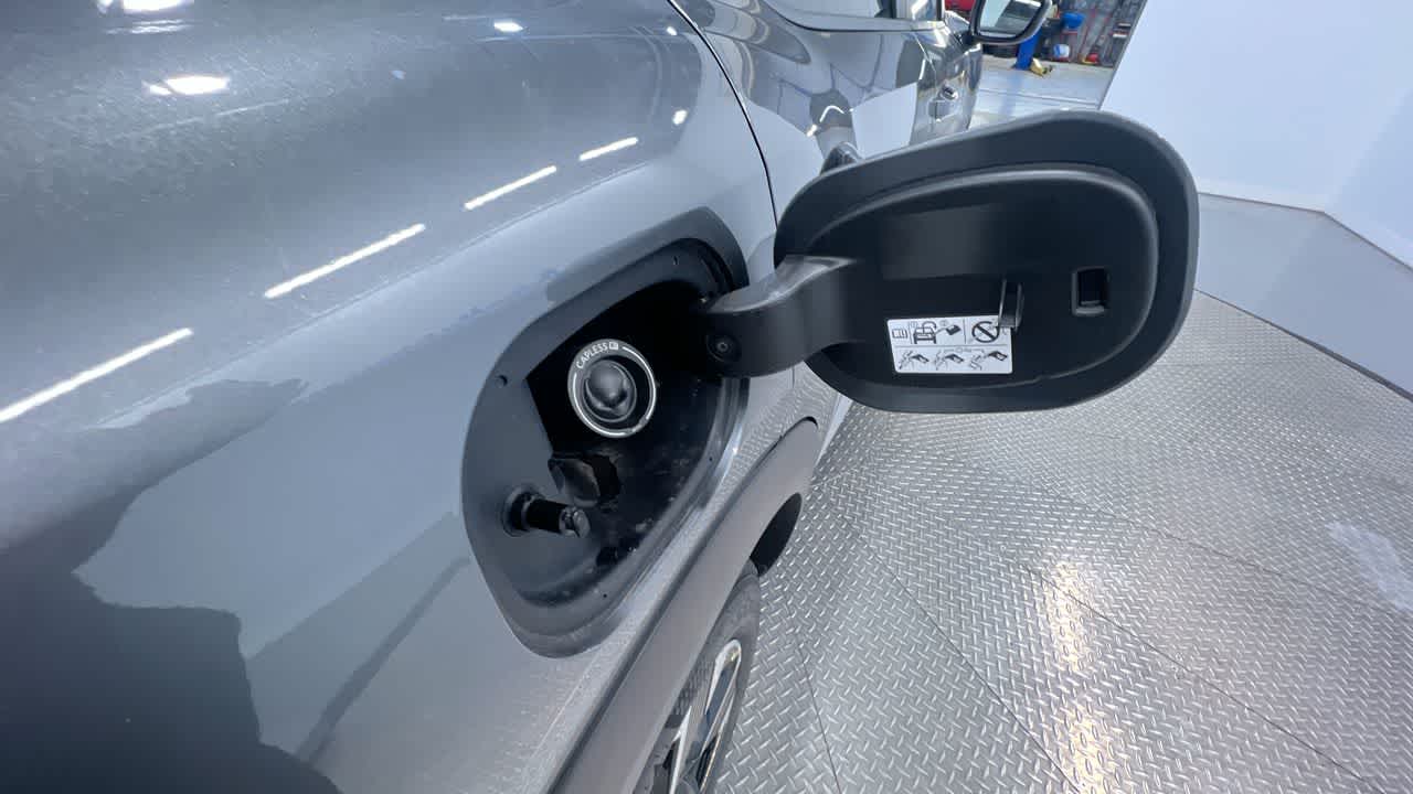 Vehicle image 38 of 41