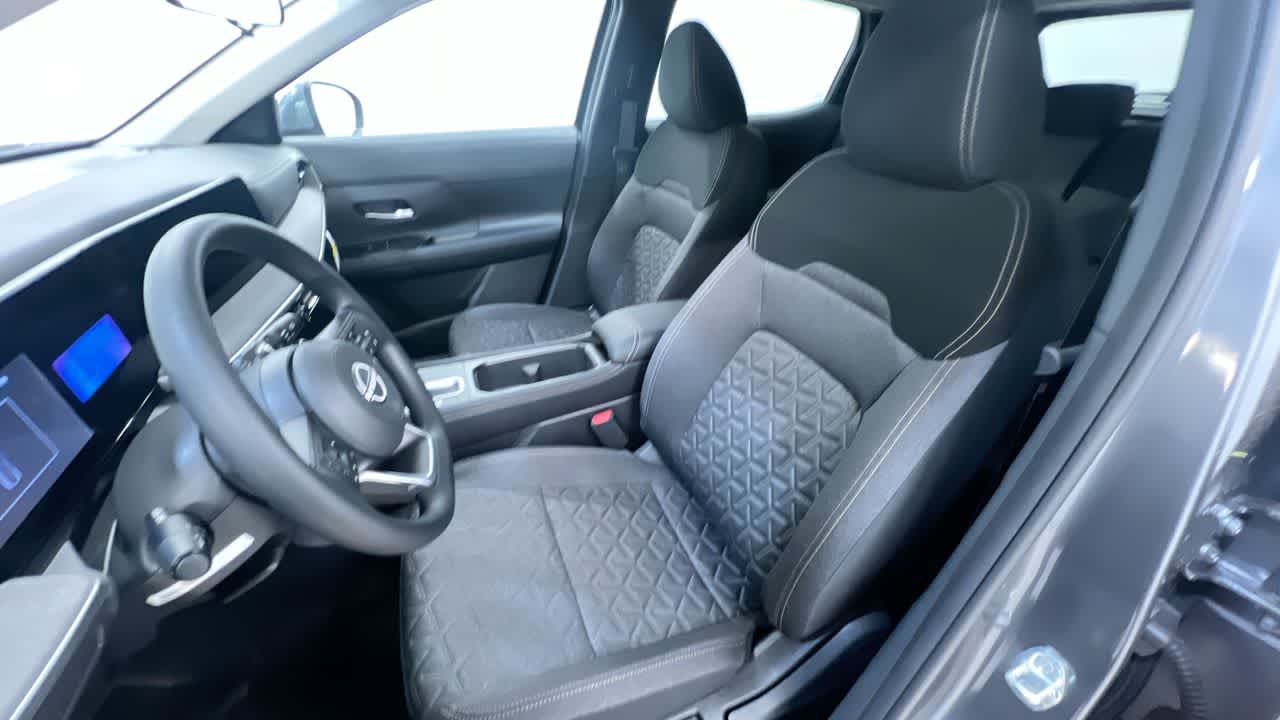 Vehicle image 13 of 41