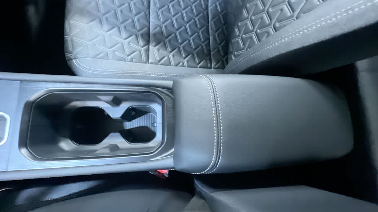 Vehicle image 21 of 41