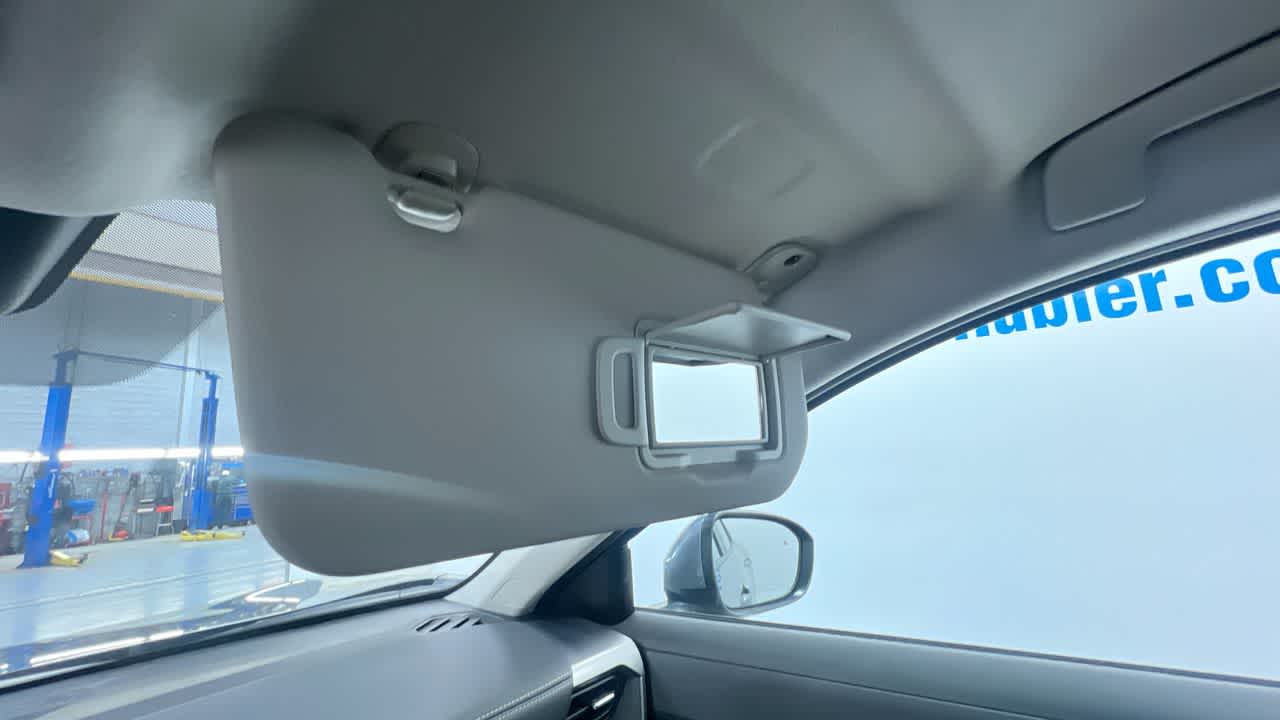 Vehicle image 32 of 41