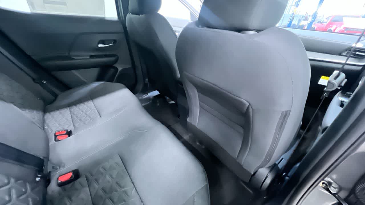 Vehicle image 37 of 41