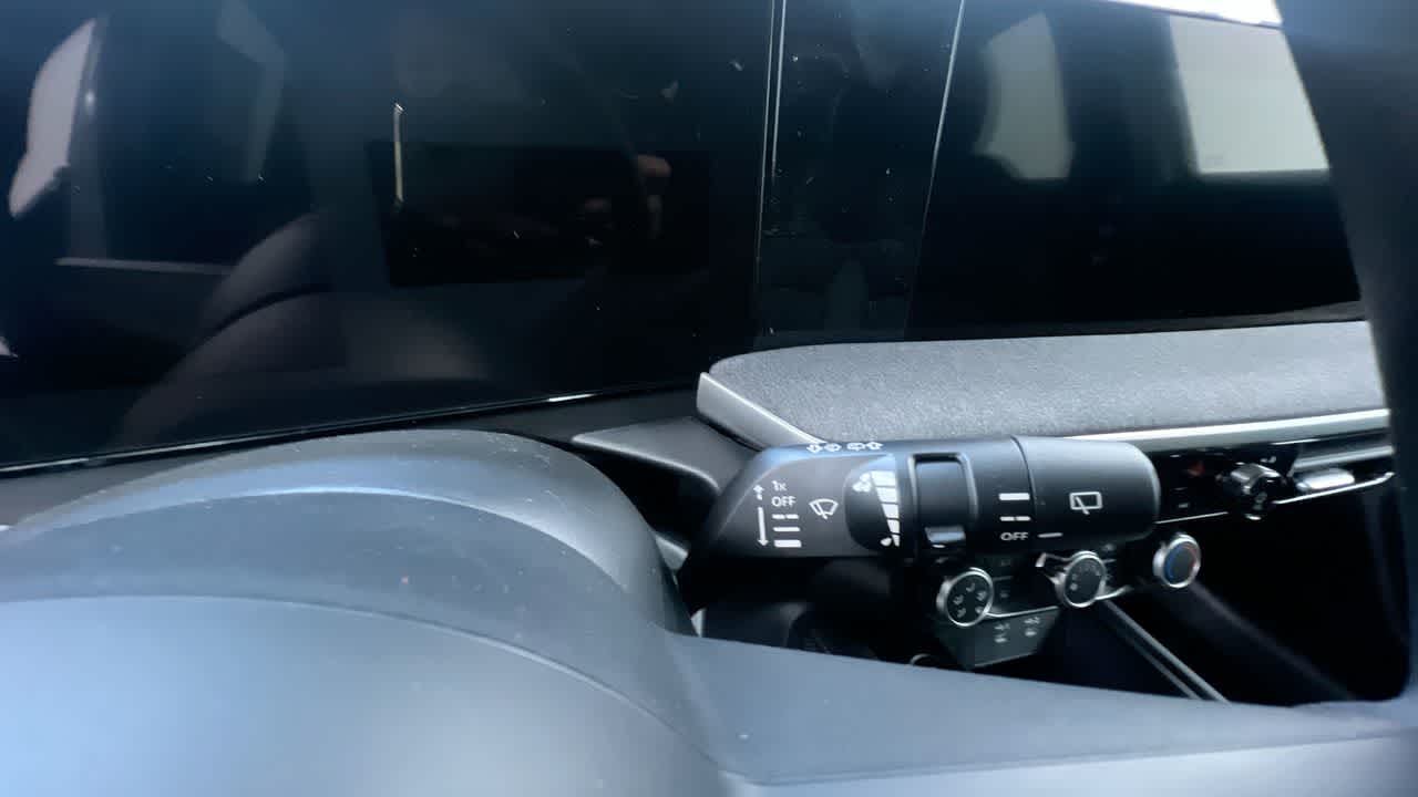 Vehicle image 17 of 41