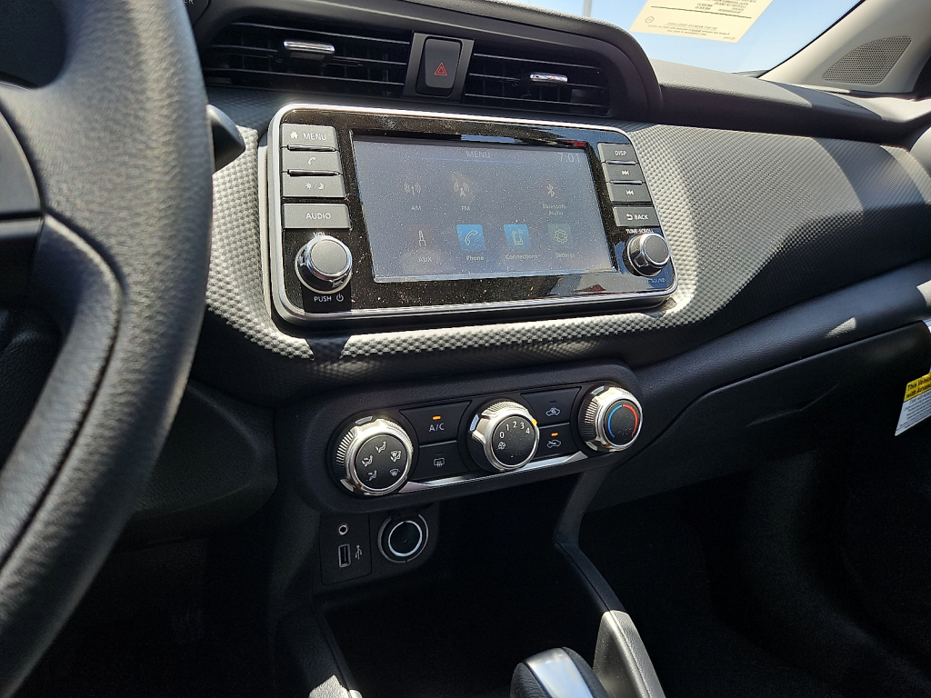 Vehicle image 17 of 20