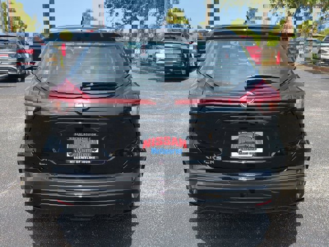 Vehicle image 9 of 27