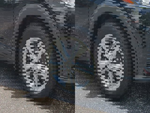 Vehicle image 11 of 27