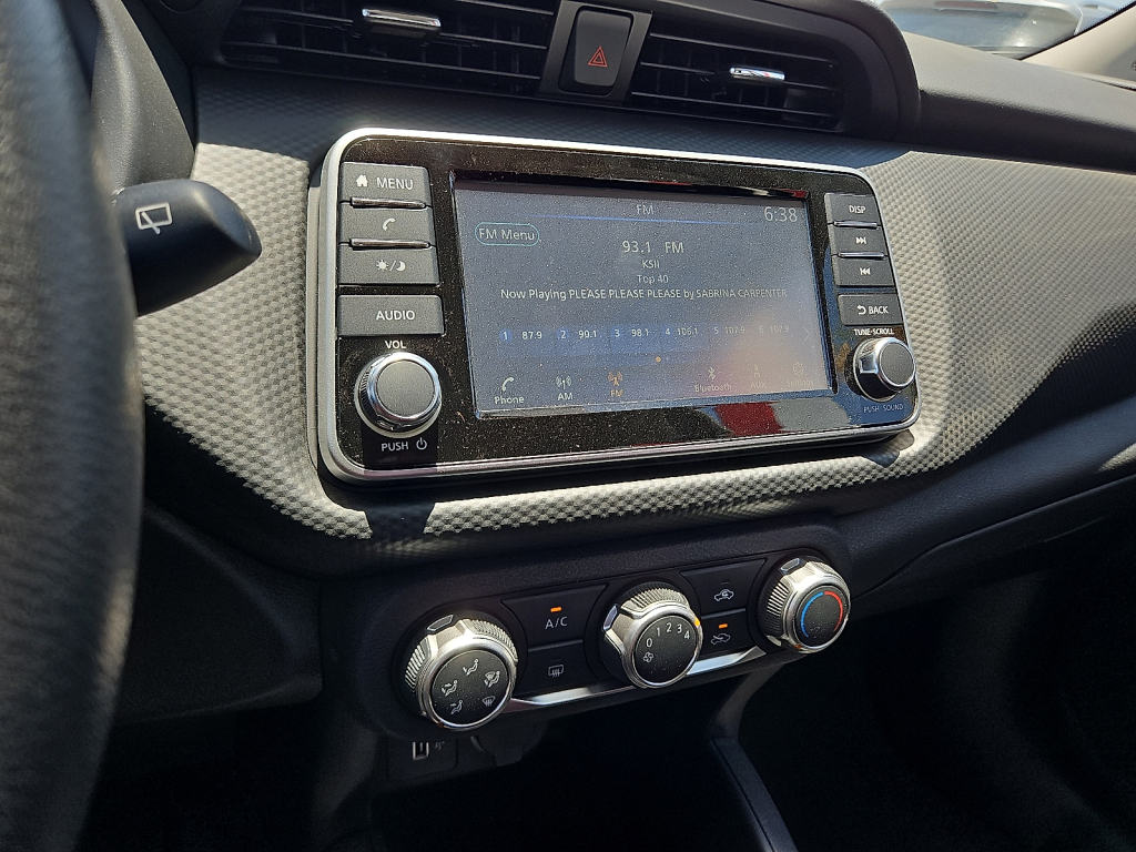 Vehicle image 17 of 20