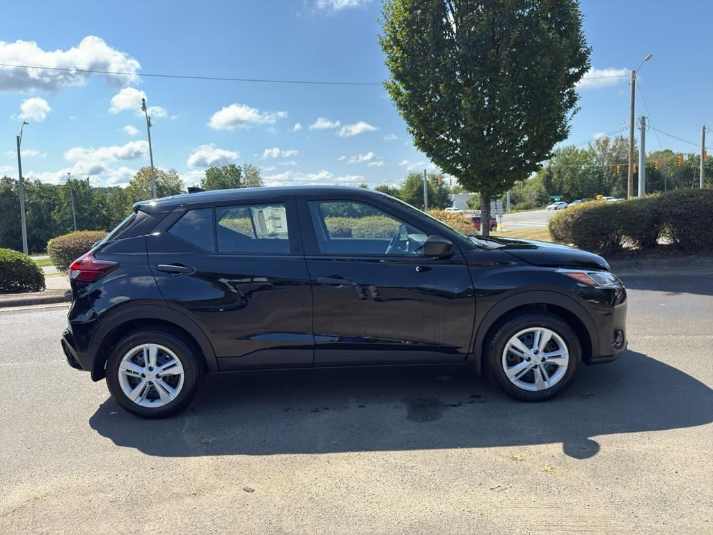 2025 Nissan Kicks Play S Image 4 of 30