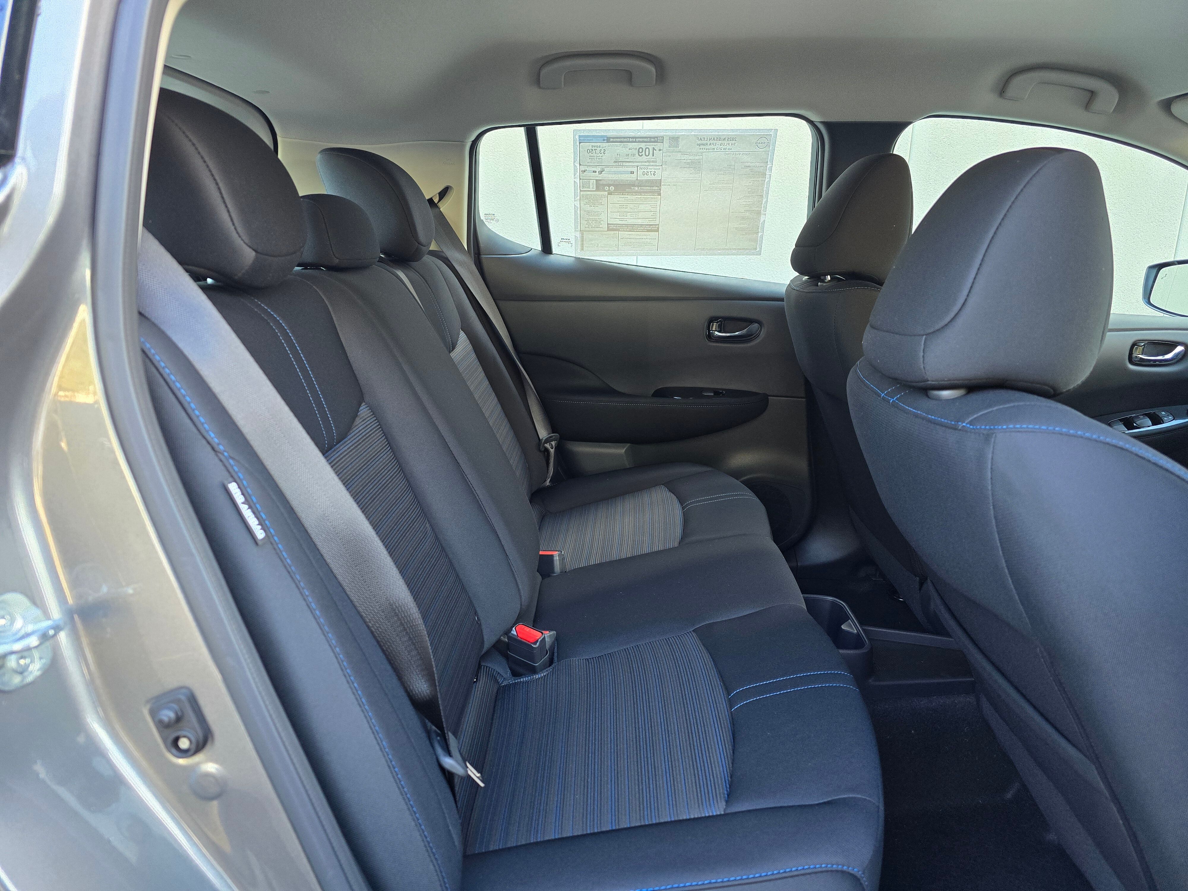 Vehicle image 11 of 23