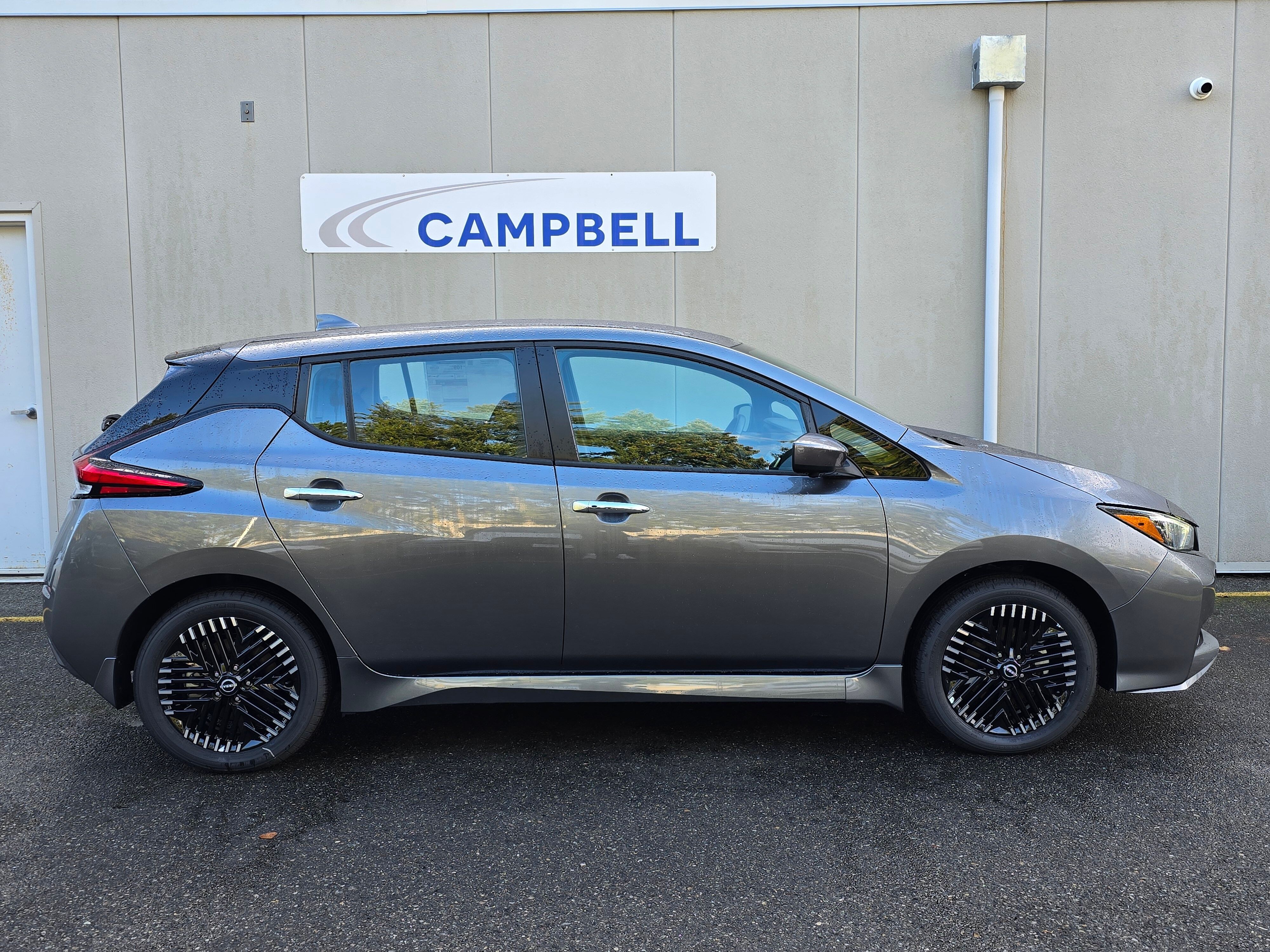 Vehicle image 4 of 23