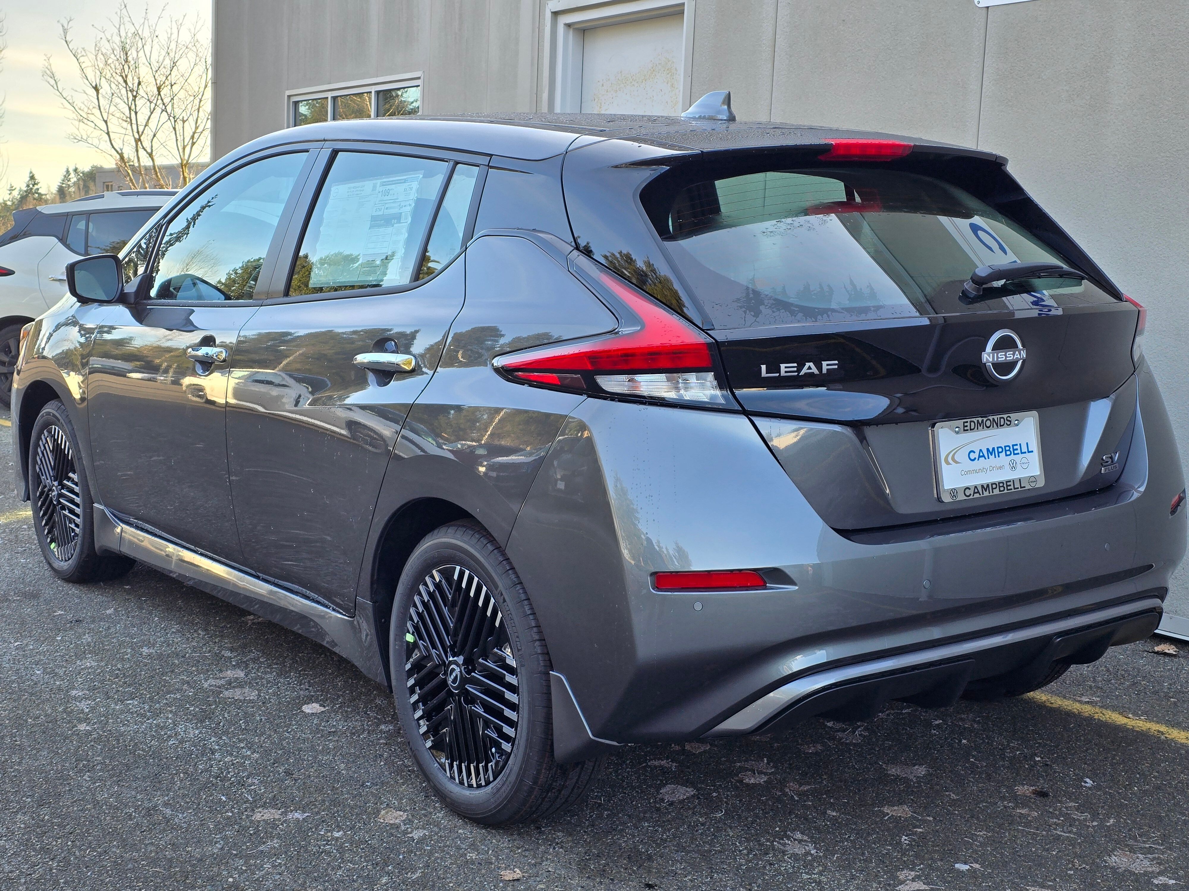Vehicle image 7 of 21
