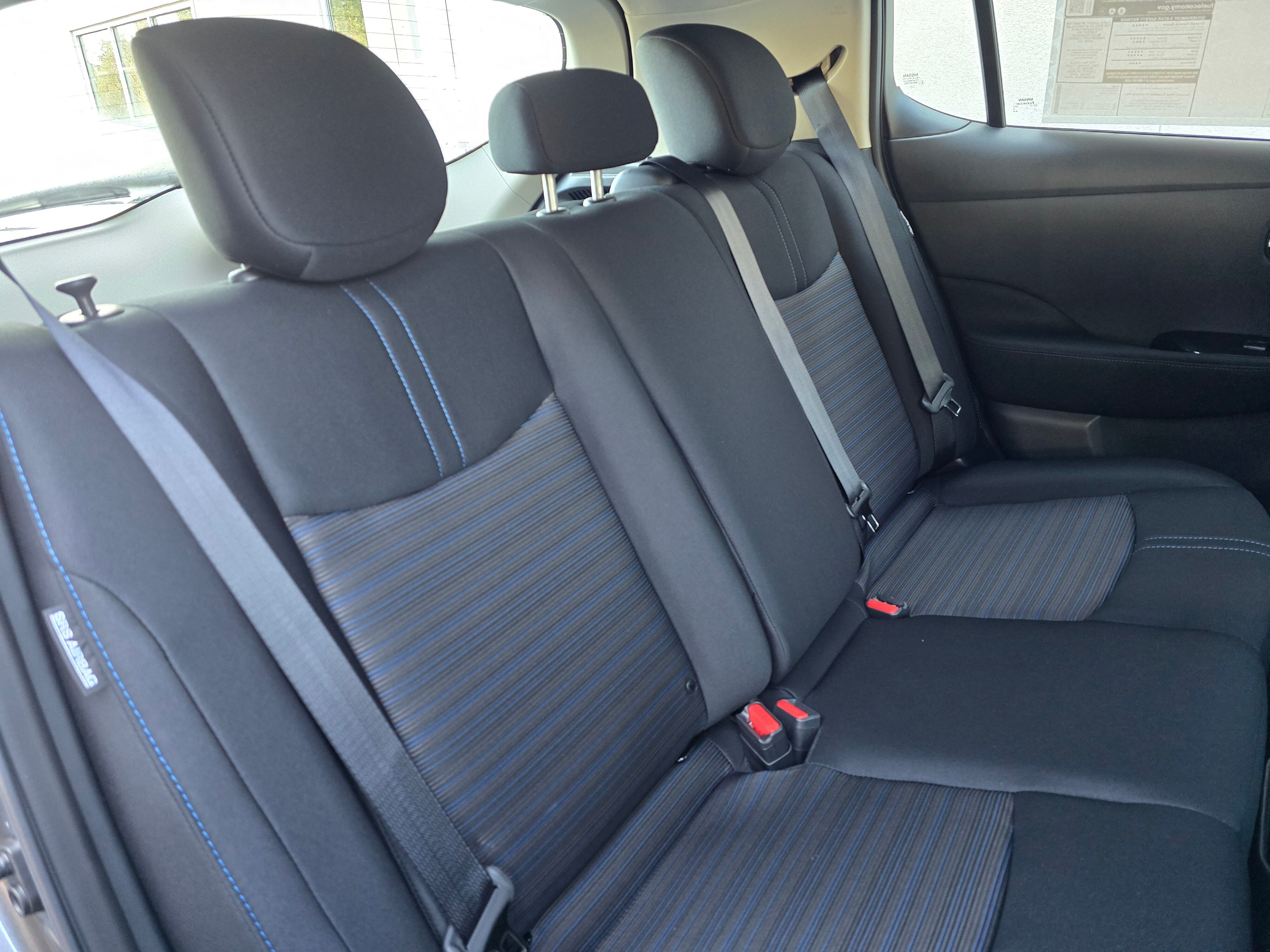 Vehicle image 11 of 21