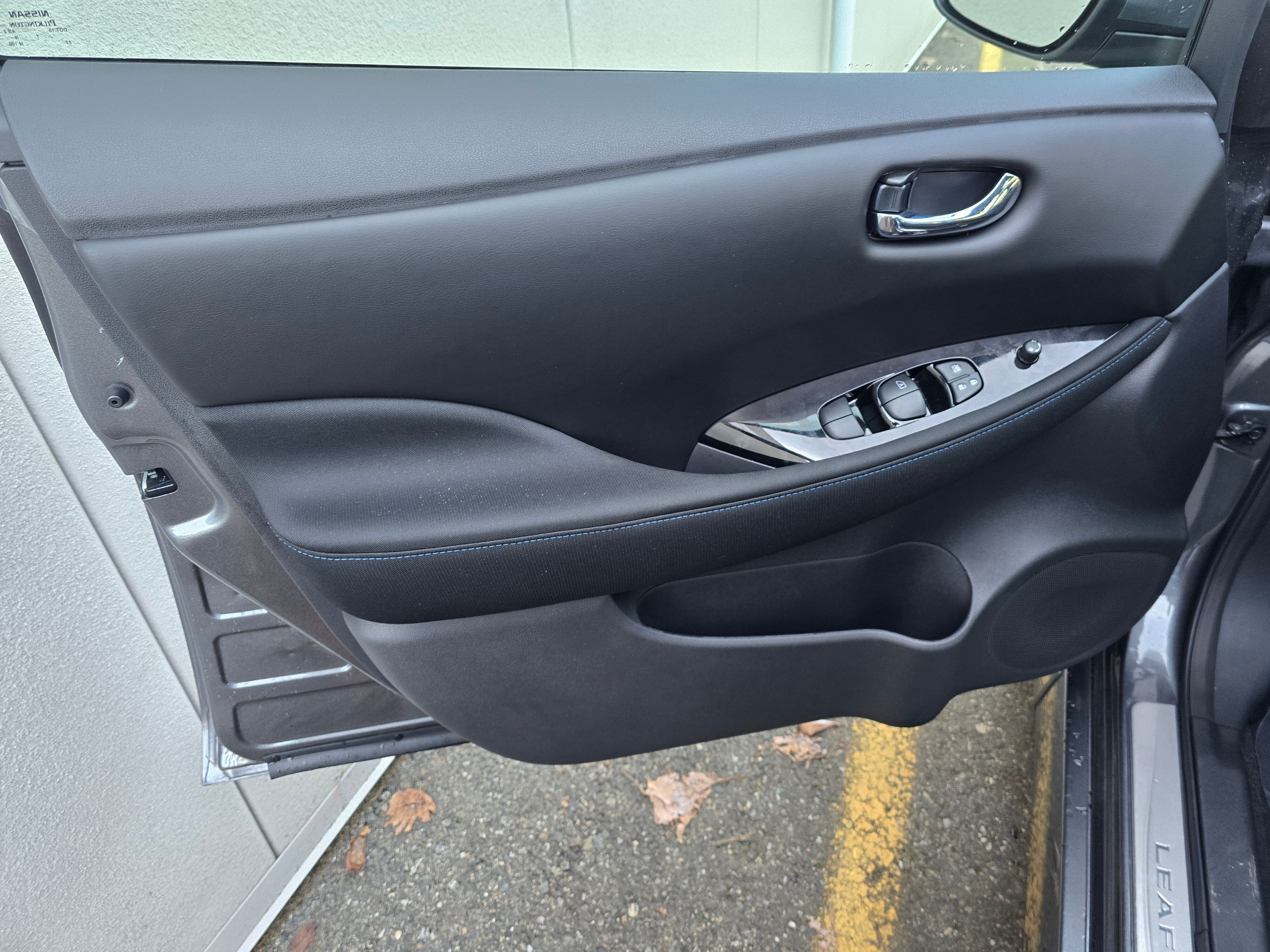 Vehicle image 15 of 21