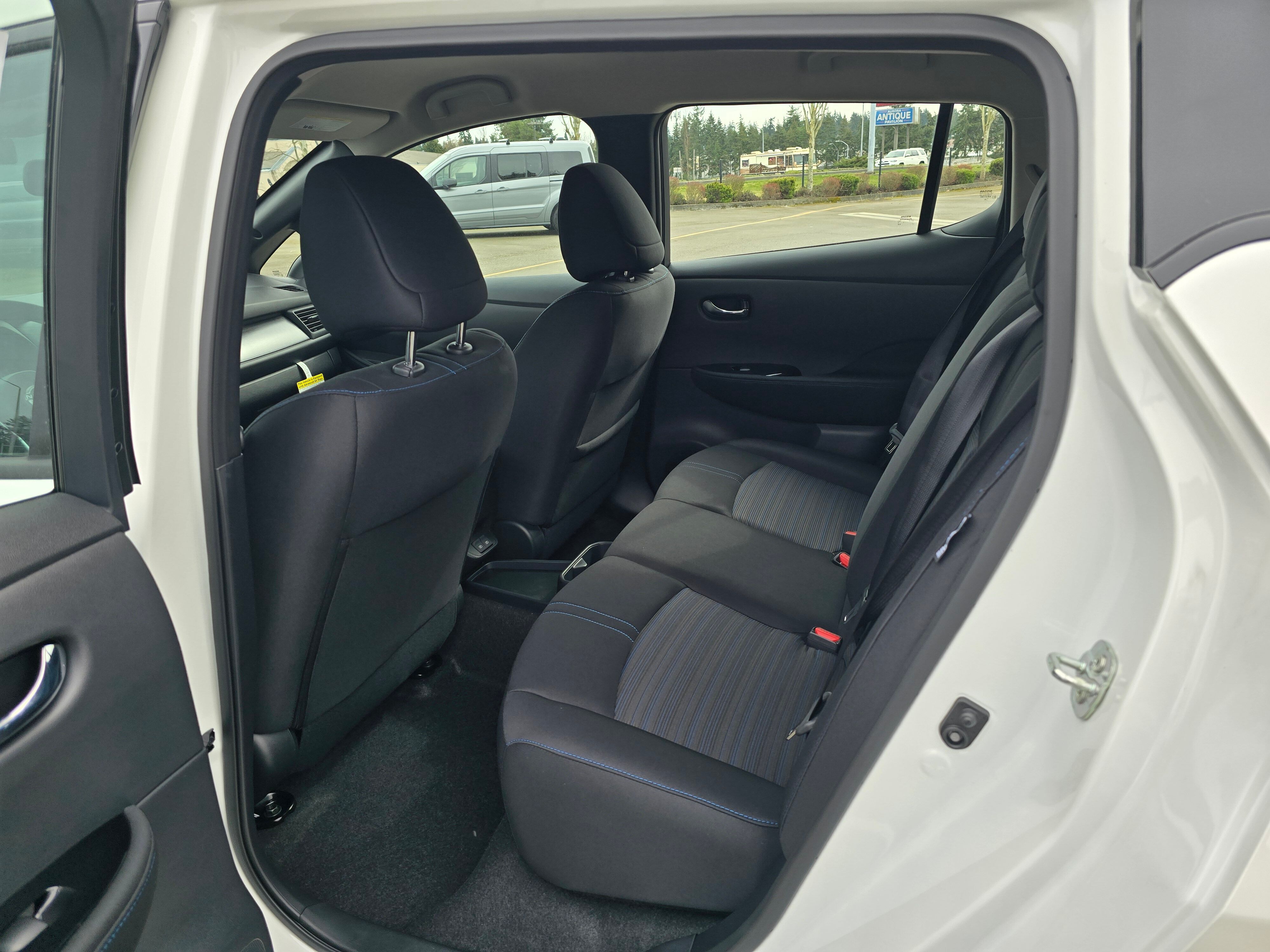Vehicle image 18 of 31