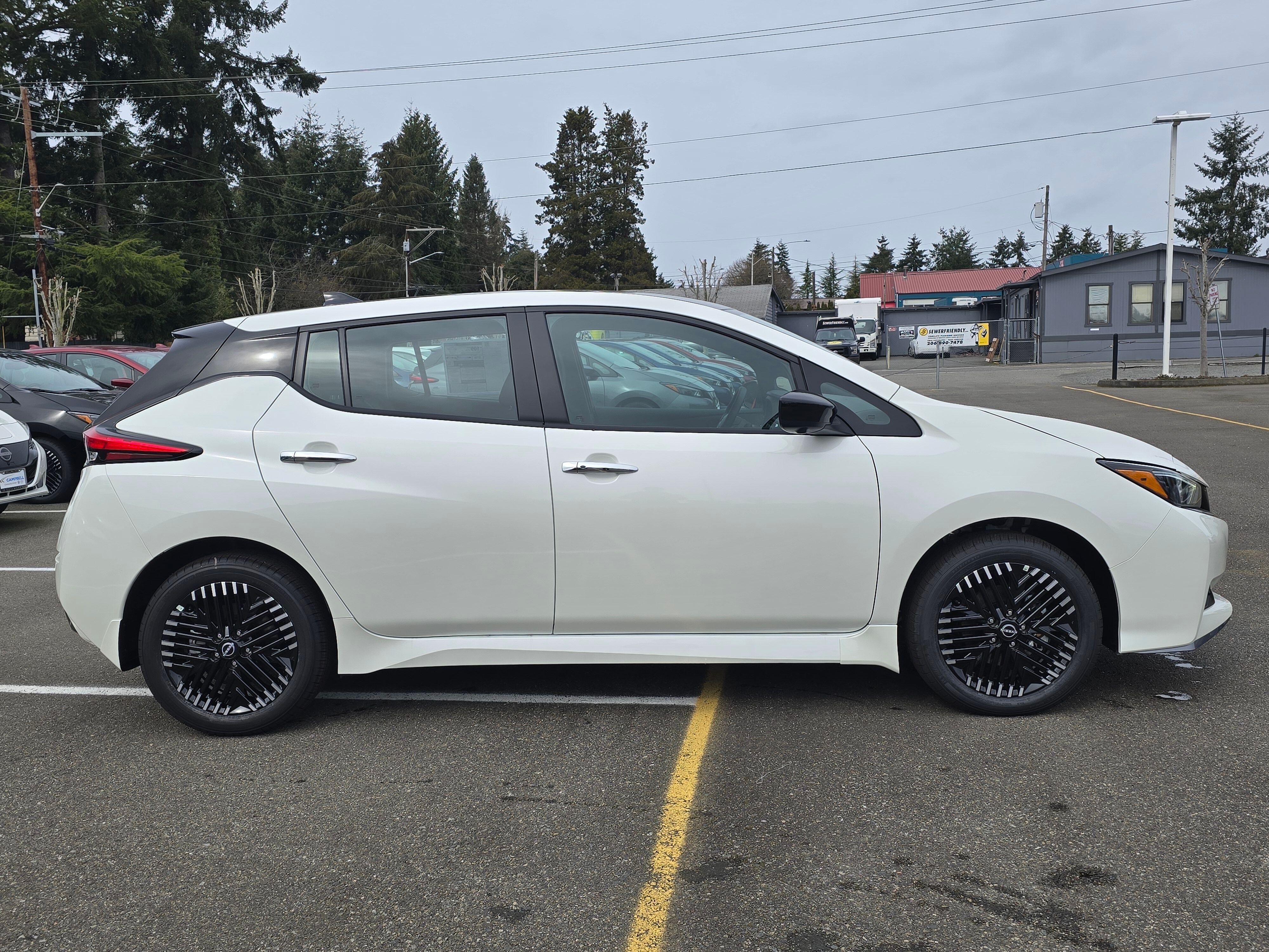 Vehicle image 3 of 31
