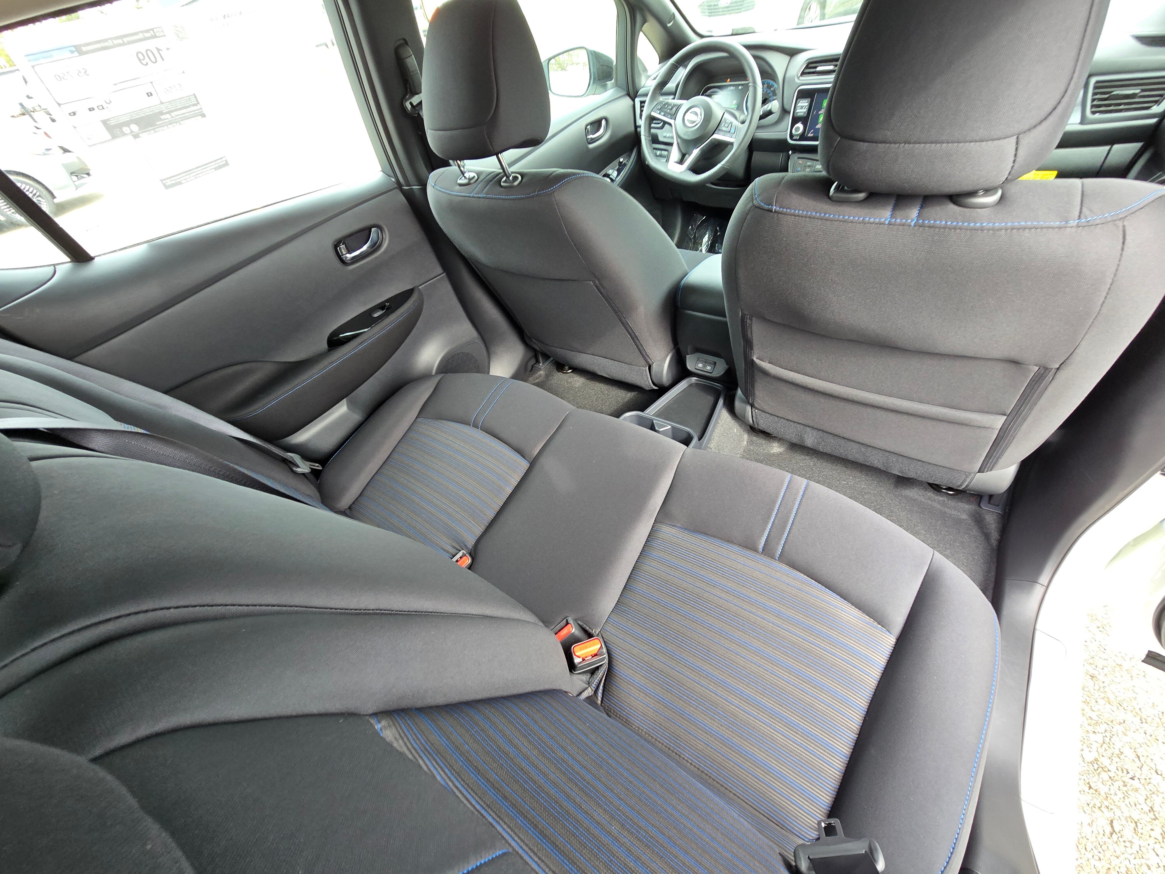 Vehicle image 14 of 31