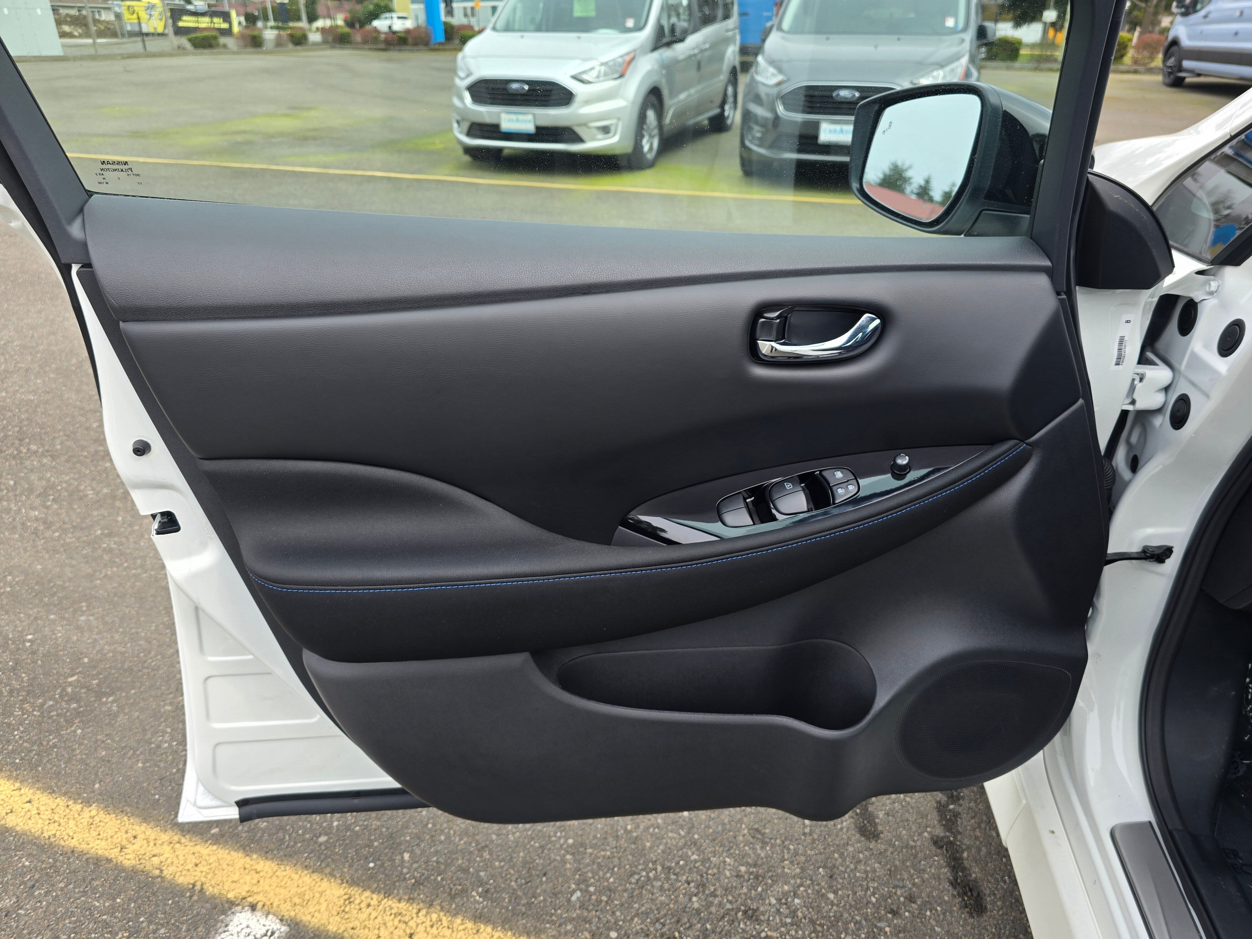 Vehicle image 21 of 31