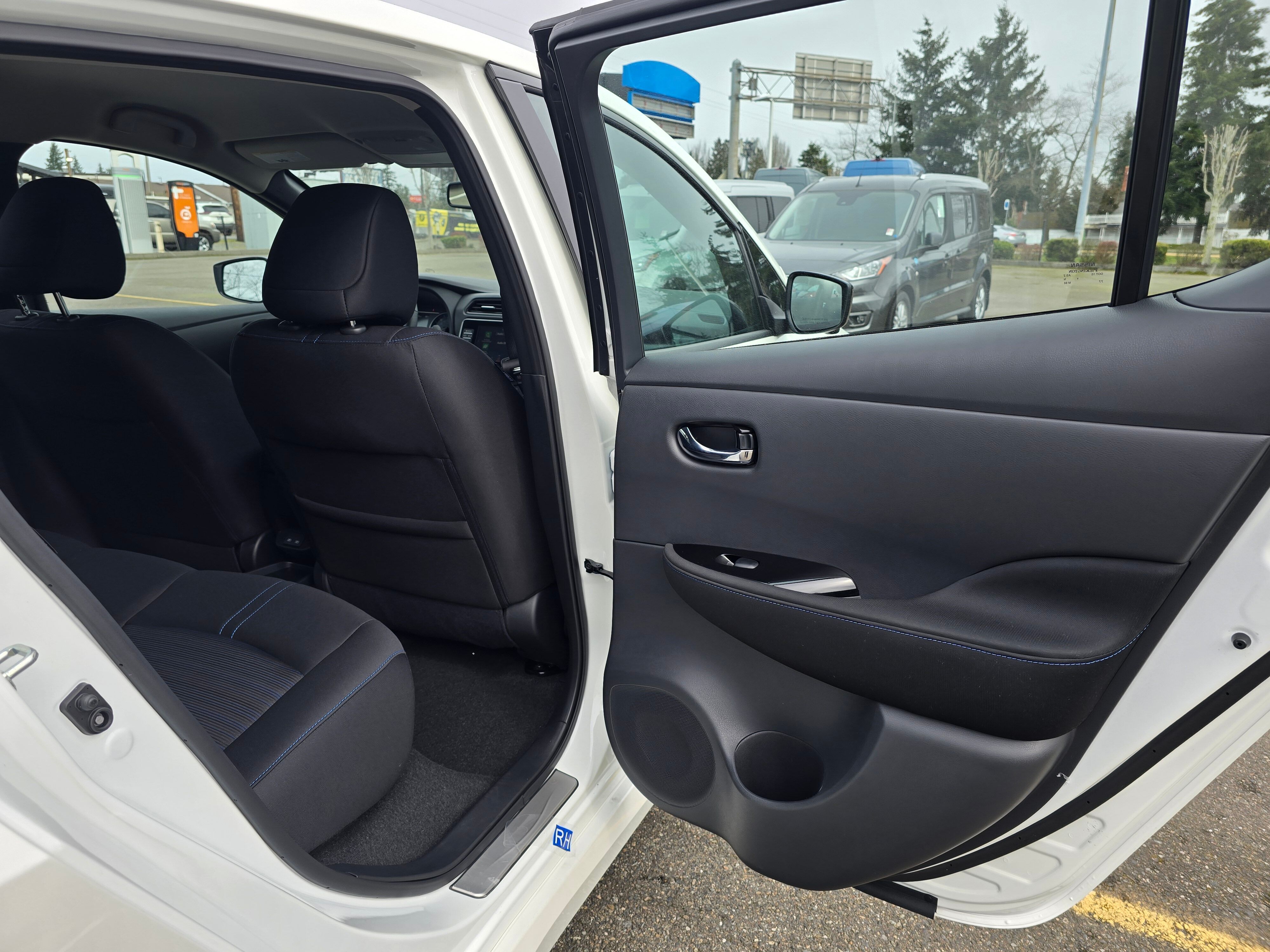 Vehicle image 12 of 31