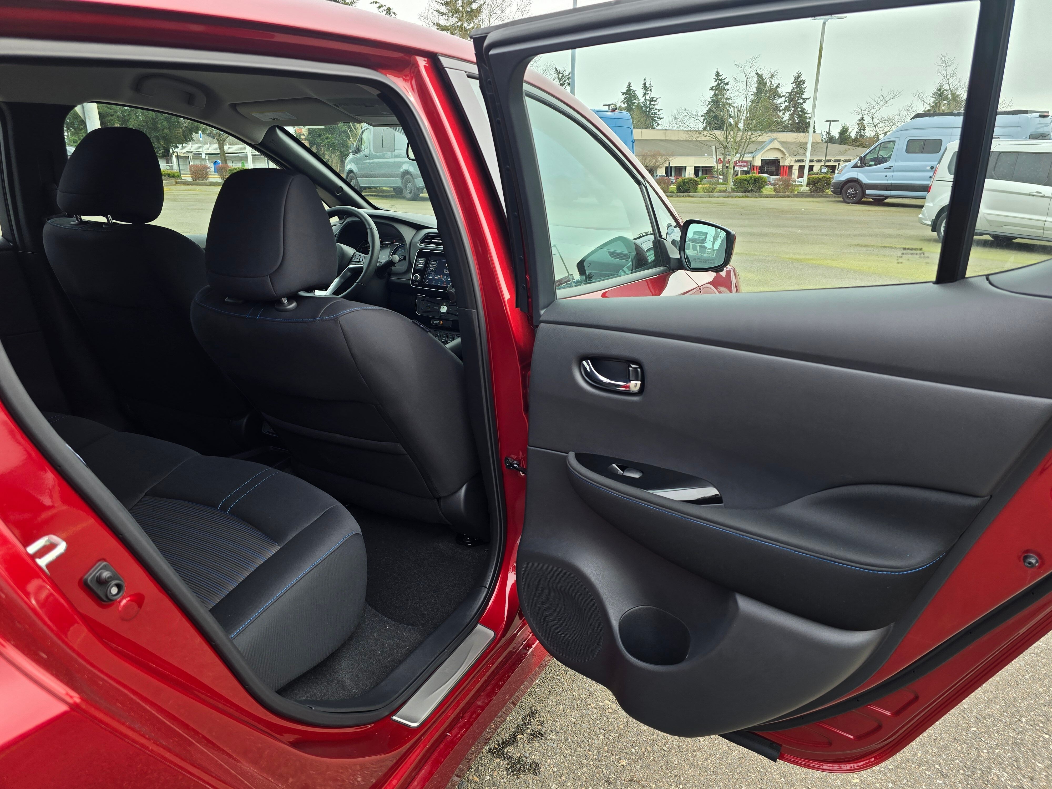 Vehicle image 13 of 31