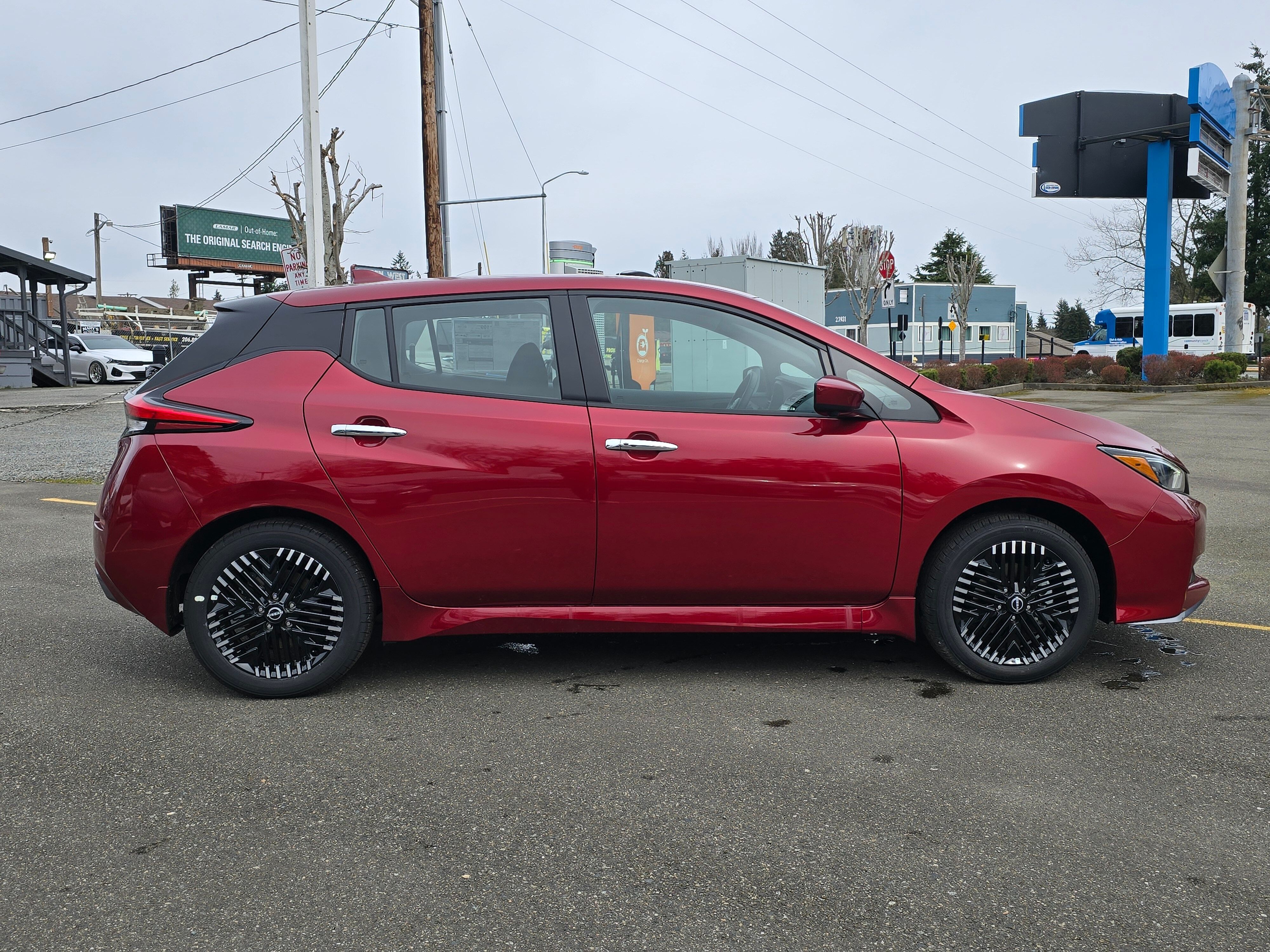 Vehicle image 4 of 31