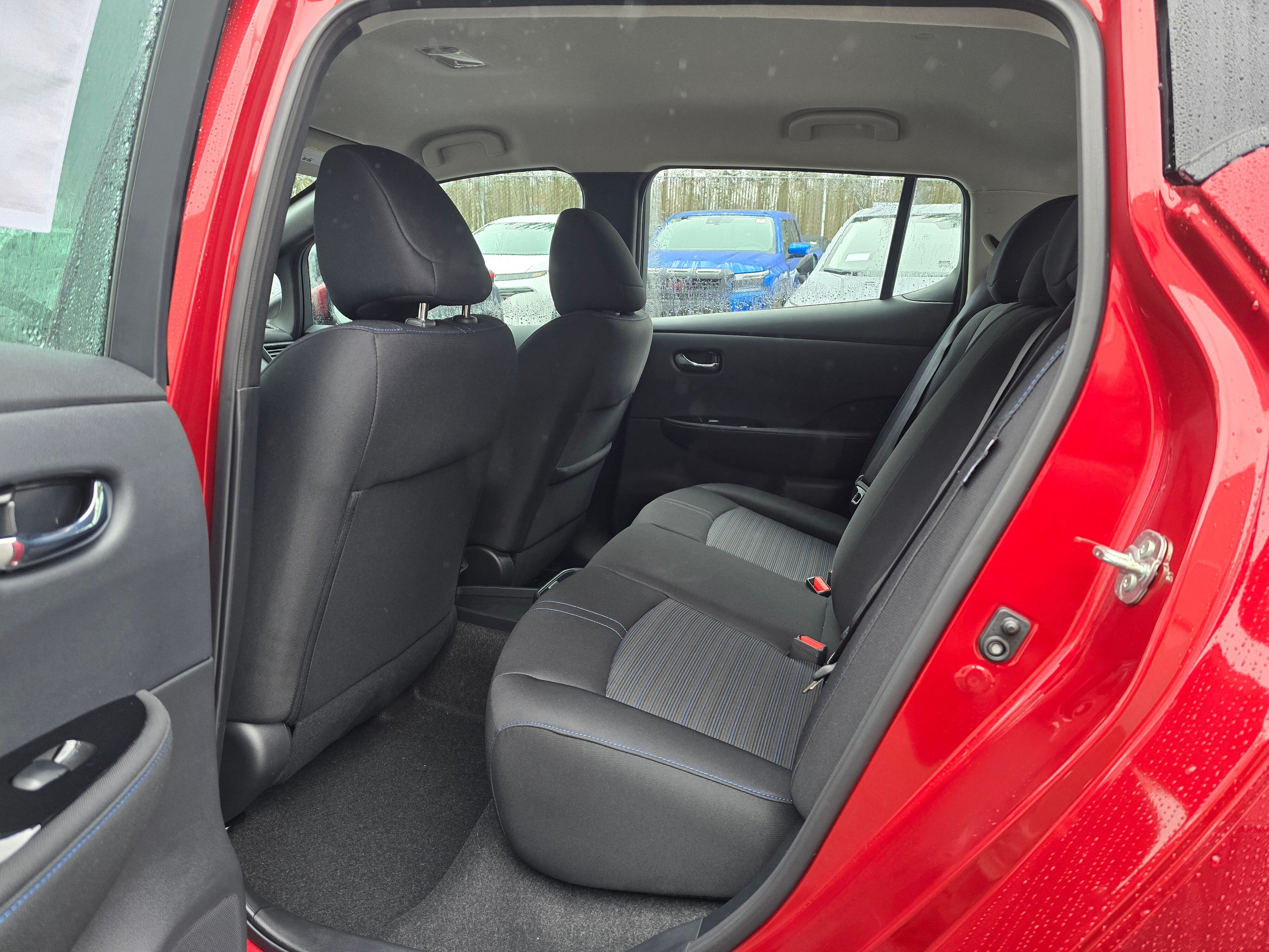 Vehicle image 18 of 30