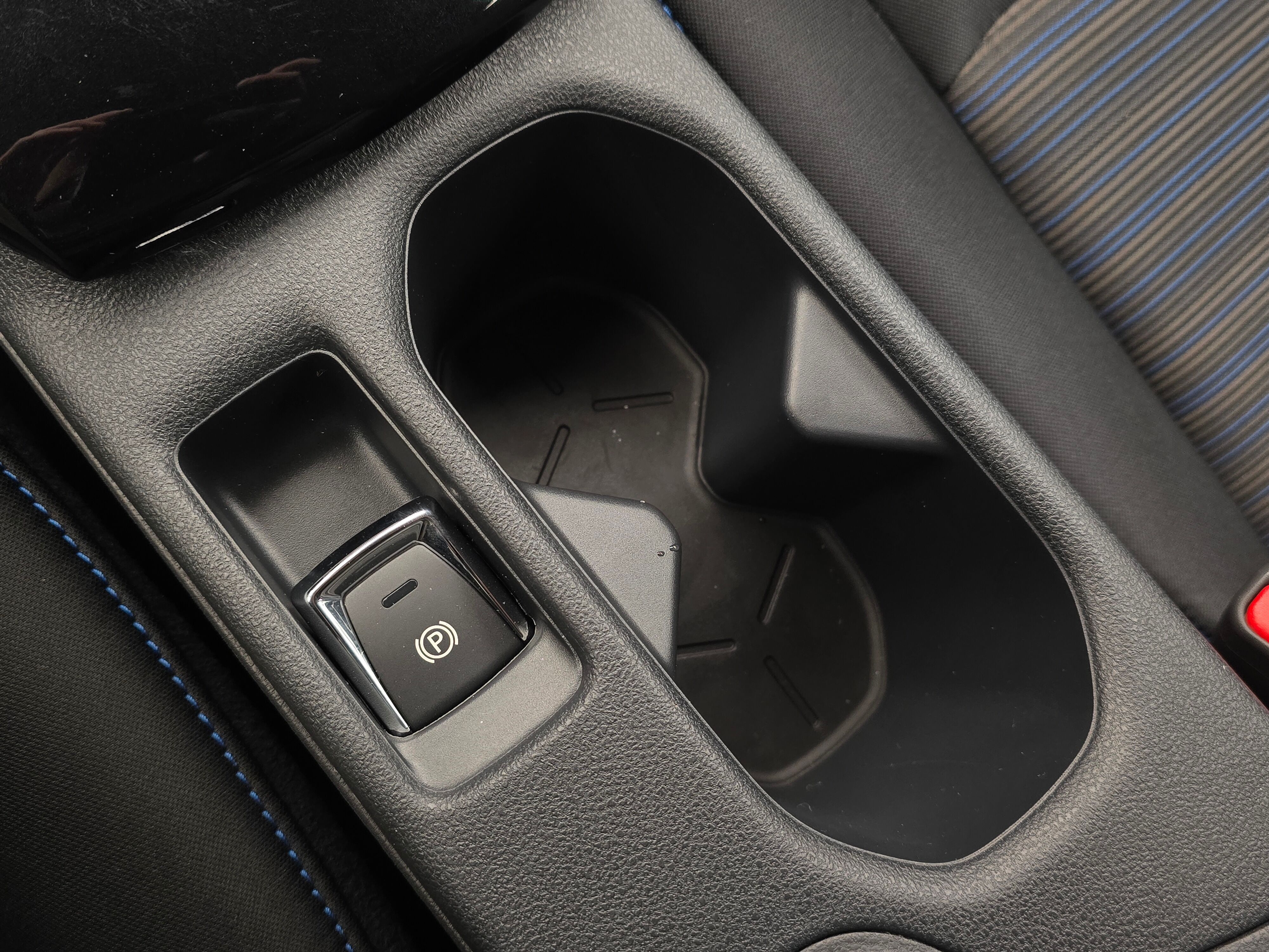 Vehicle image 28 of 30