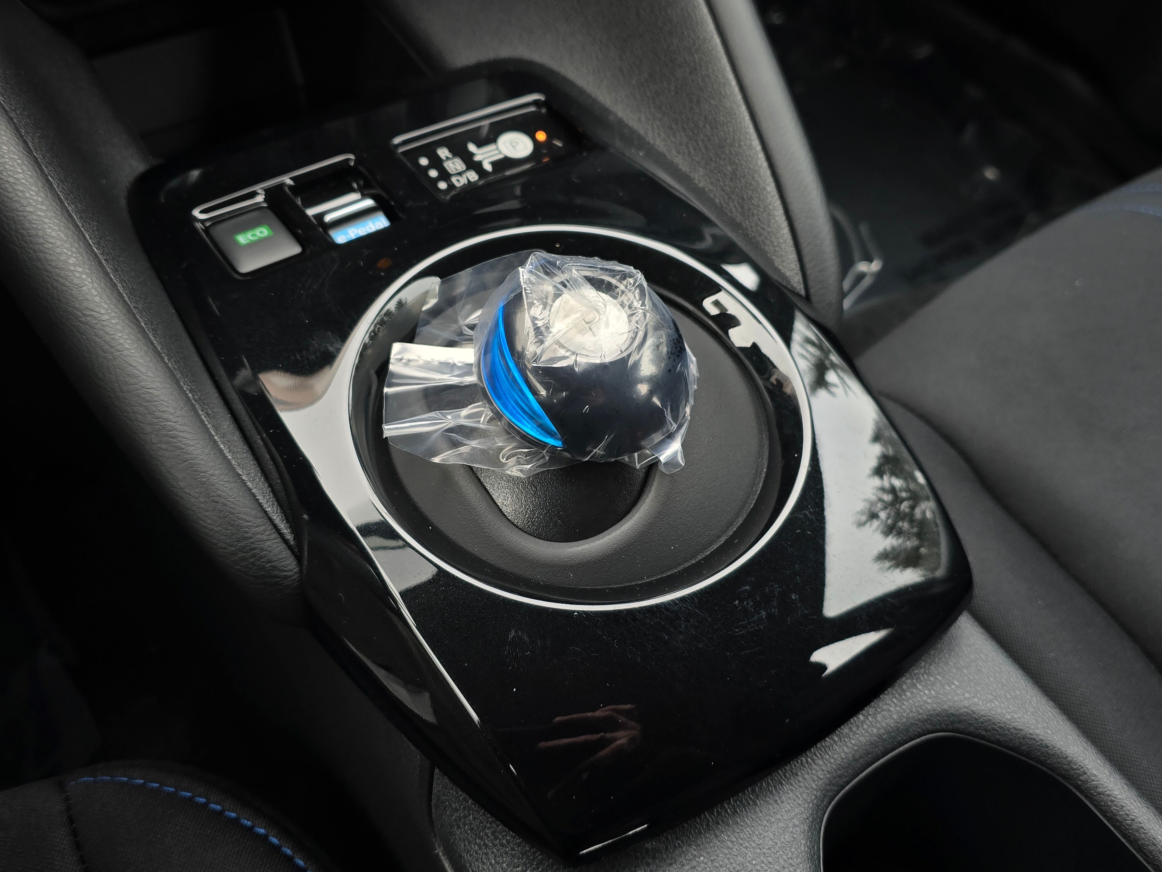 Vehicle image 27 of 30
