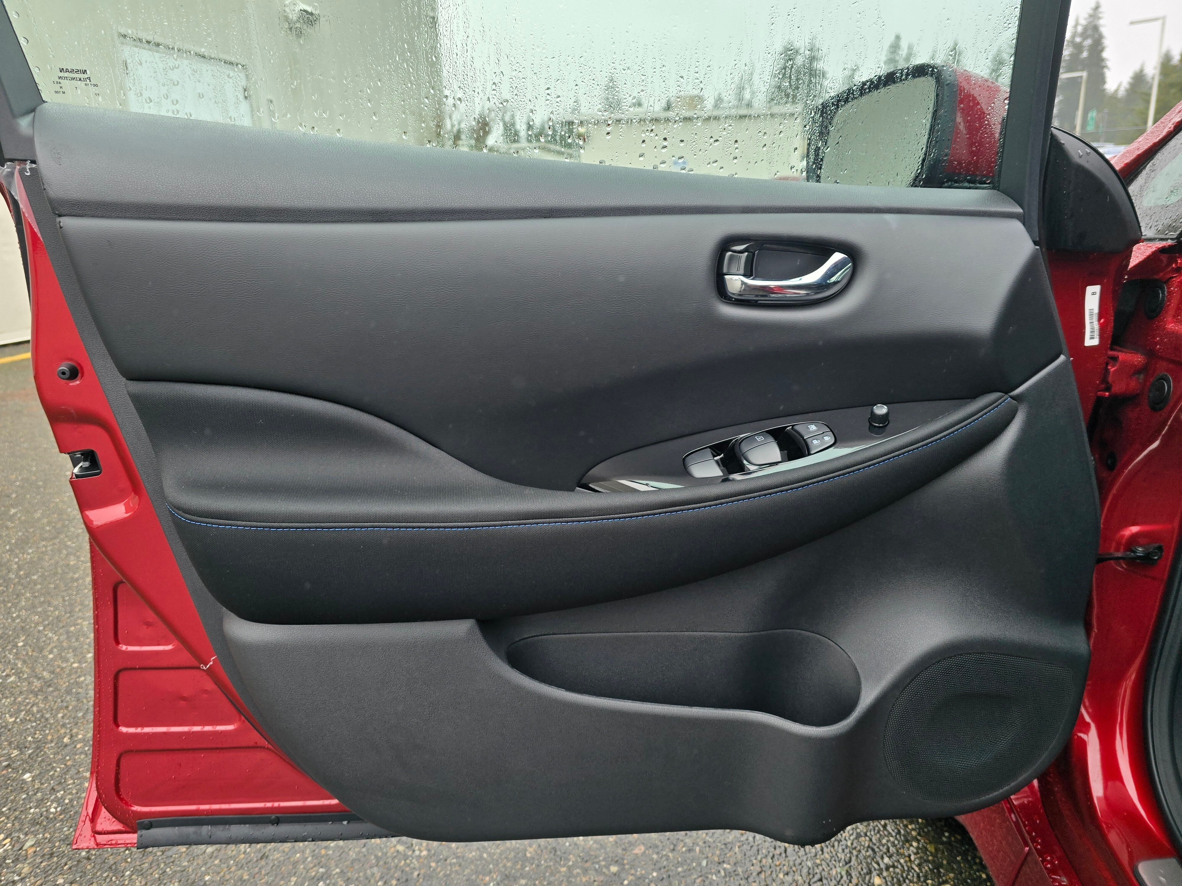 Vehicle image 21 of 30