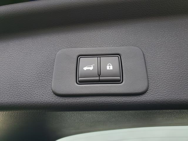 Vehicle image 8 of 28
