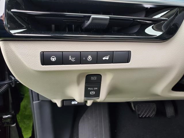 Vehicle image 17 of 28