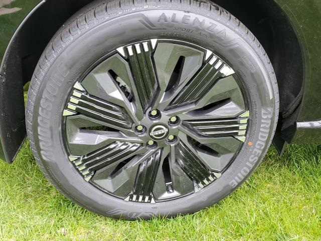 Vehicle image 6 of 28