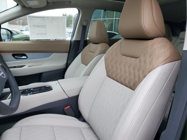 Vehicle image 15 of 28