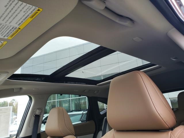 Vehicle image 18 of 28