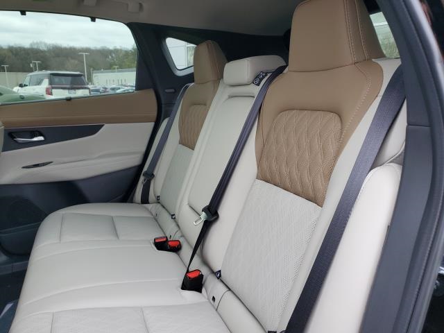 Vehicle image 9 of 28