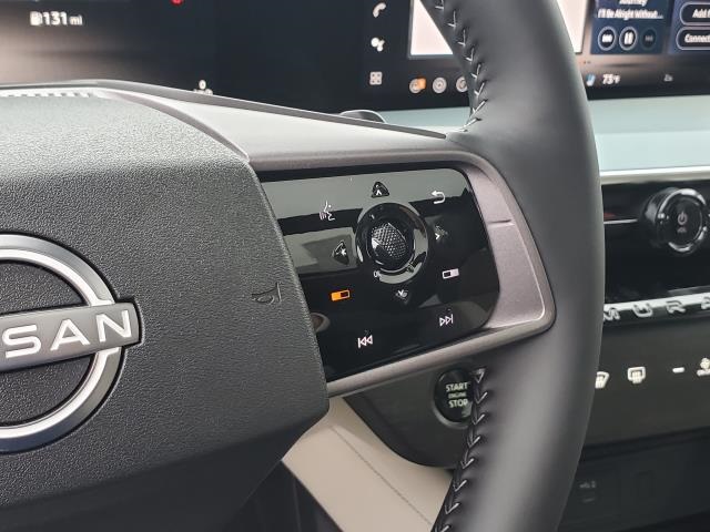 Vehicle image 21 of 28
