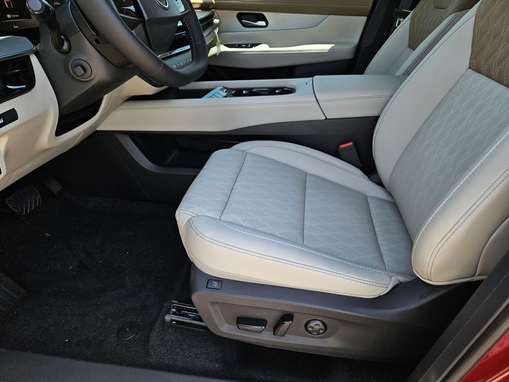 Vehicle image 23 of 24