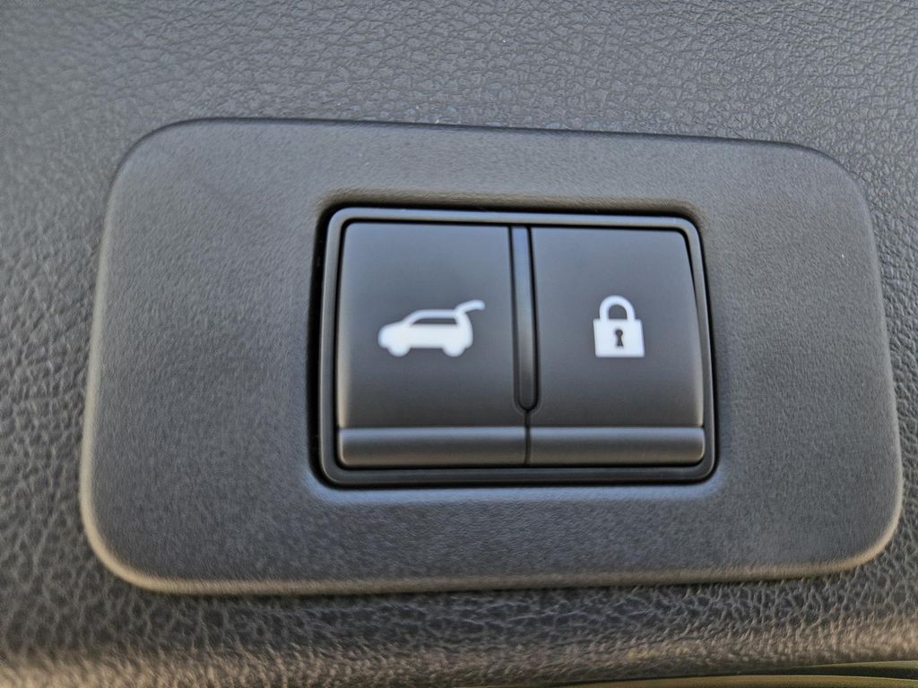 Vehicle image 18 of 24