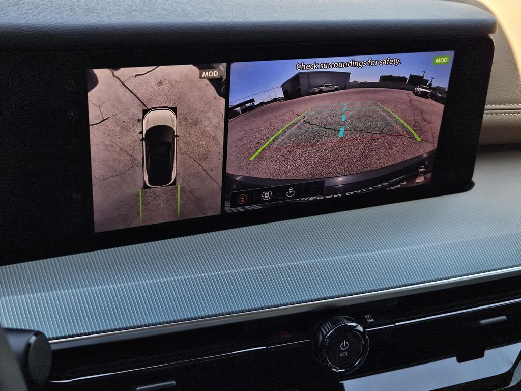 Vehicle image 11 of 24