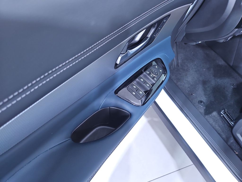 2025 Nissan Murano Platinum Image 23 of 29