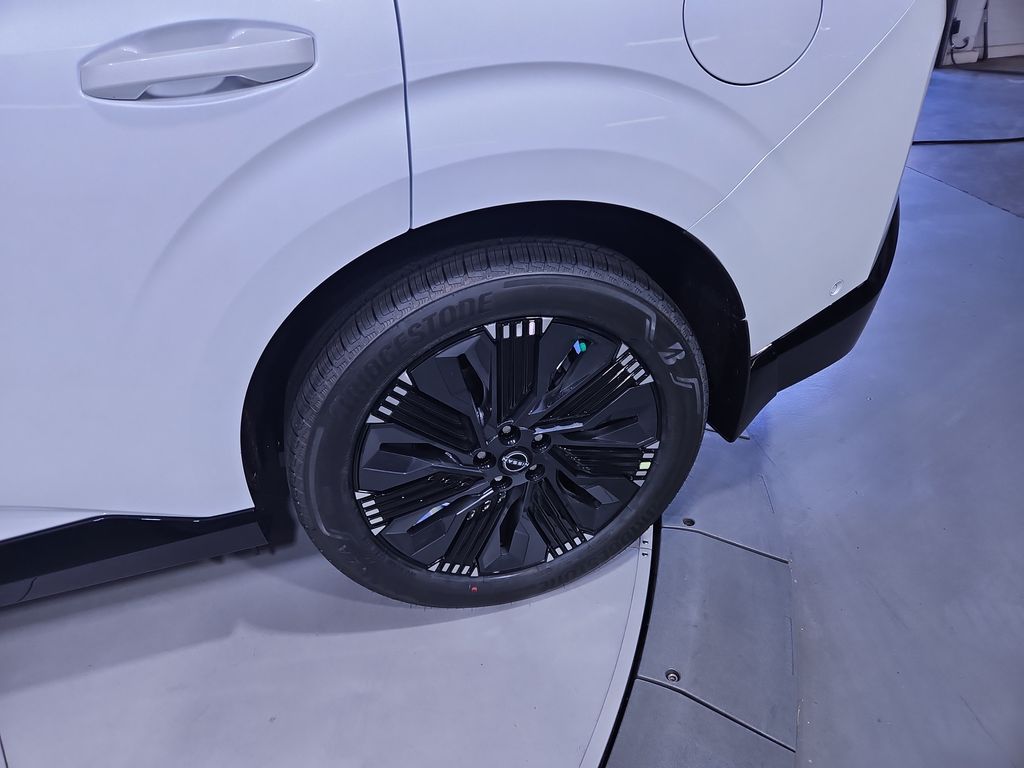 2025 Nissan Murano Platinum Image 10 of 29